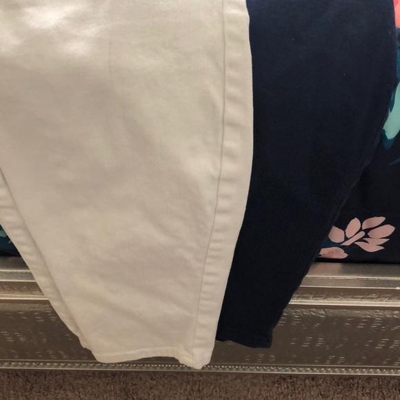 Mid Rise Skinny - Picture 3 of 4